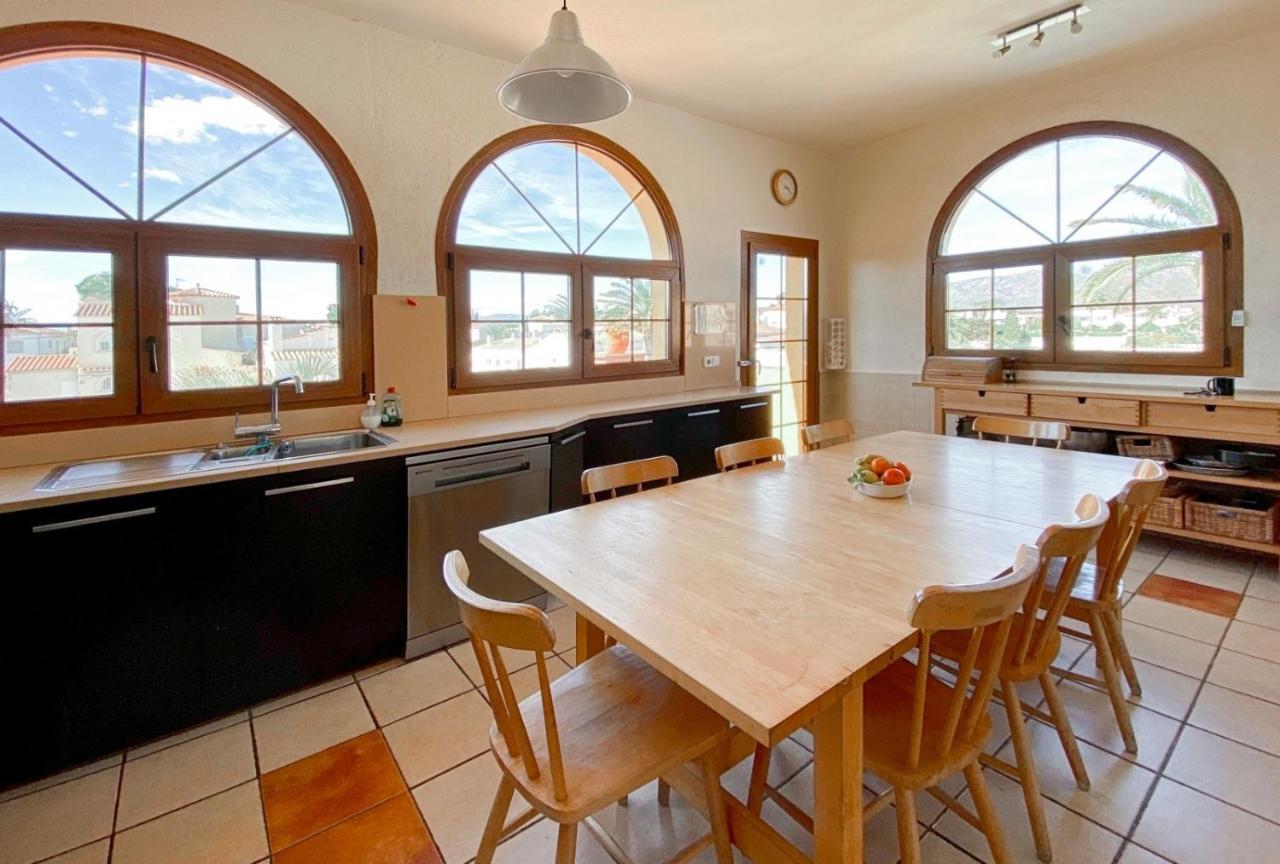 Ampuriahome Villa Hosting 15, Pool & Mooring Empuriabrava Bagian luar foto